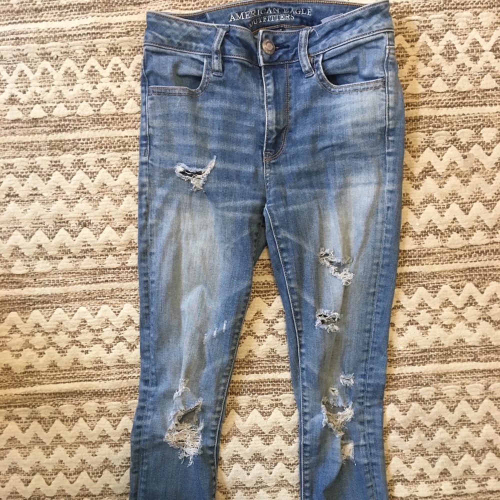 DISTRESSED AMERICAN EAGLE JEGGINGS
